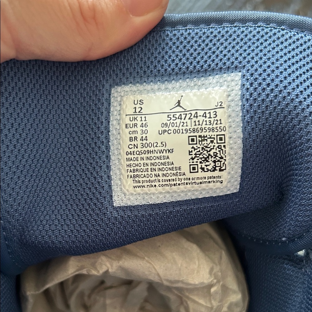 Nike Air Jordan 1 Mid - Picture 7 of 8